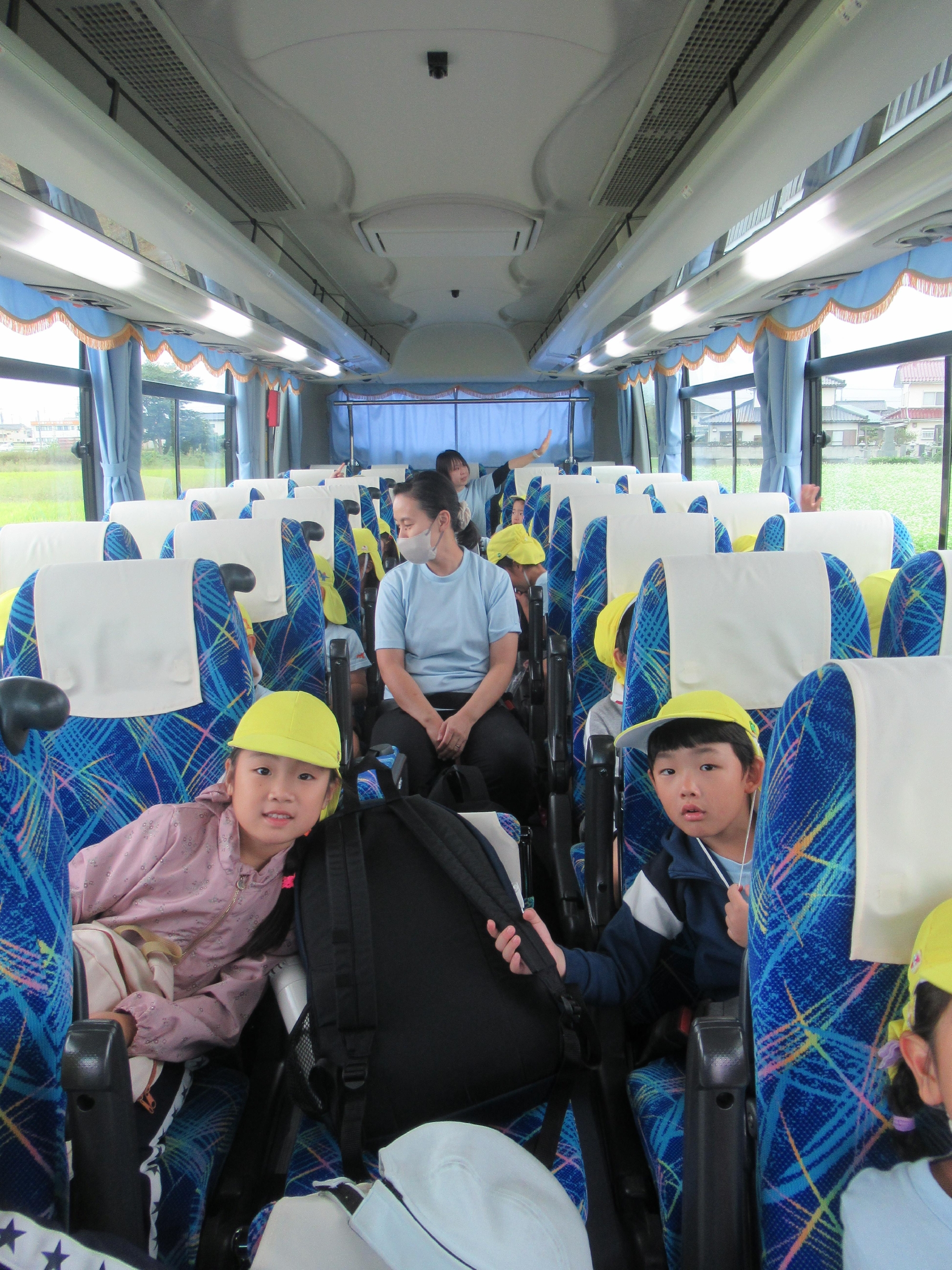 敷島球場へおにぎり遠足へ